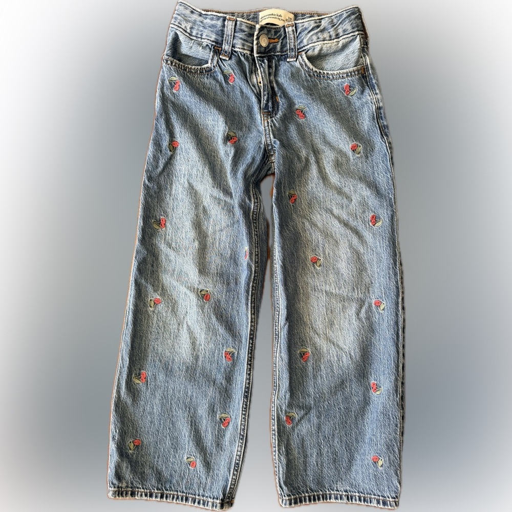Abercrombie Kids Cherry Embroidered High Rise Baggy 7/8 Reg